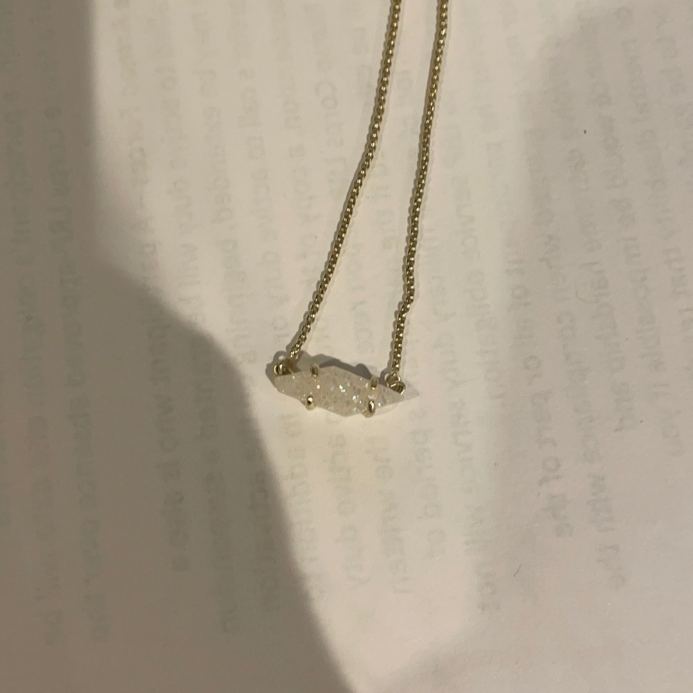 Kendra Scott necklace